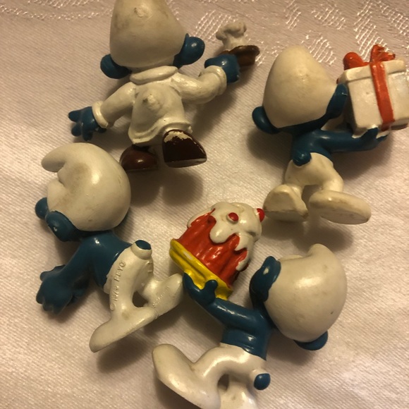 Lot of 4 Vintage Smurfs 1979 Peyo Germany Bully cake, present, bedtime - Picture 3 of 12